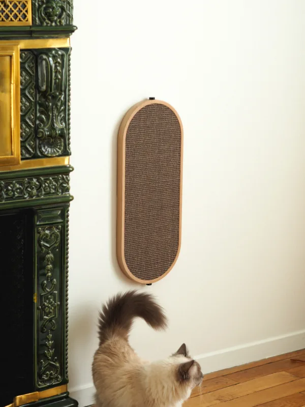 griffoir design pour chat Milo, fixé au mur